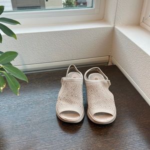 Bzees woman’s size 6